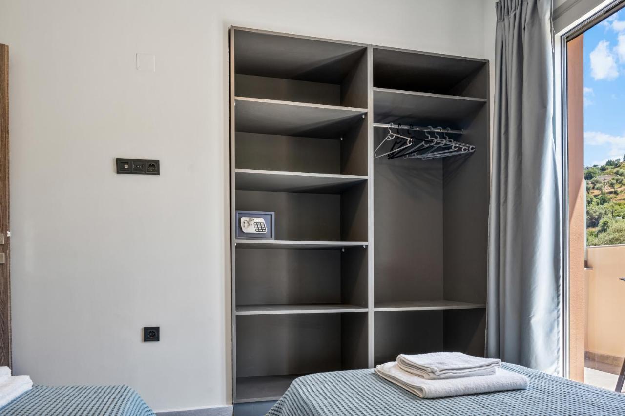 Robin'S Aparthotel Apolpaina ภายนอก รูปภาพ