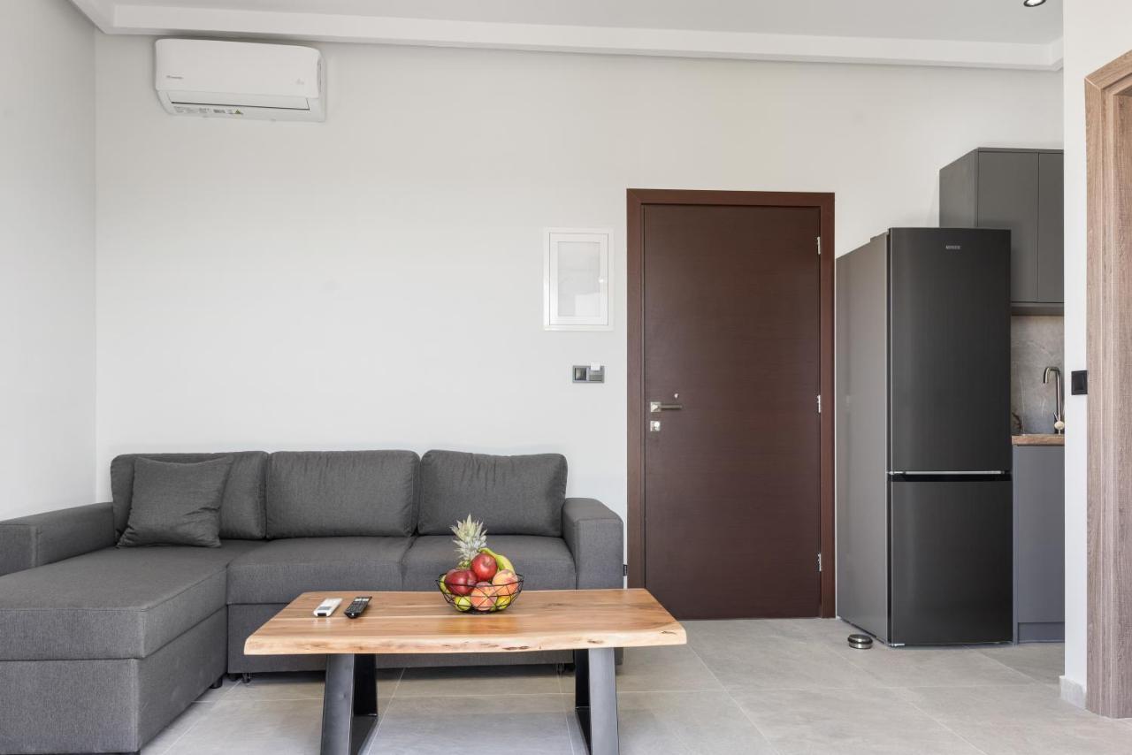 Robin'S Aparthotel Apolpaina ภายนอก รูปภาพ
